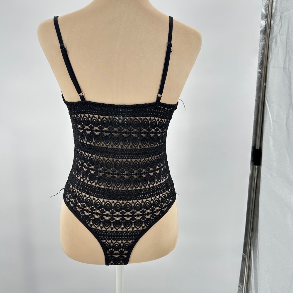 Black Crochet Lace V-Neck Bodysuit Adjustable Straps Size Small - Picture 2 of 5